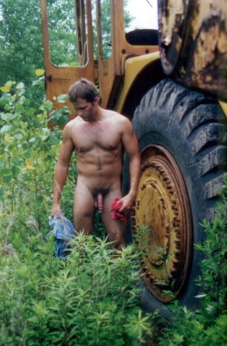 inthetrailerhood:  I like a man with heavy equipment