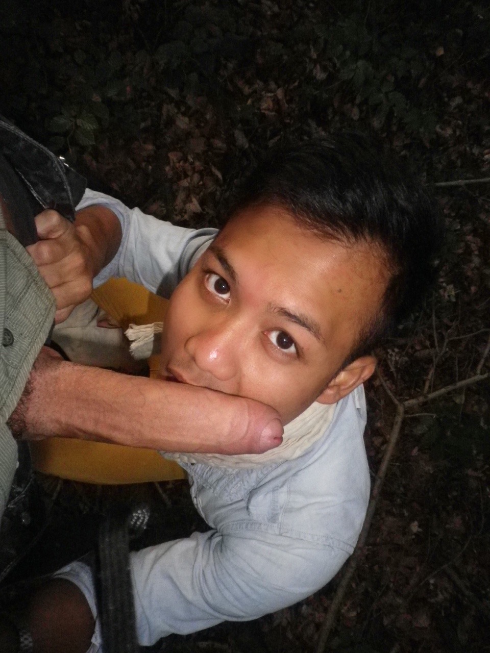 am-back:  Sucking a HUGe dick in the forest..!
