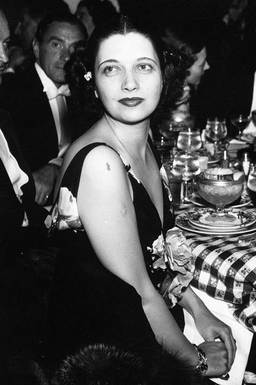 barbarastanwyck:  Kay Francis having dinner at Beverly Wiltshire Hotel, 1940 