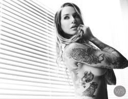 Vanstyles:  Jessie Lee In B/W