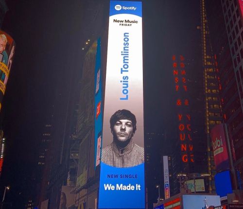 ryansaradjola: Louis T, big in NYC thanks @spotify @louist91 #newmusicfriday #louistomlinson