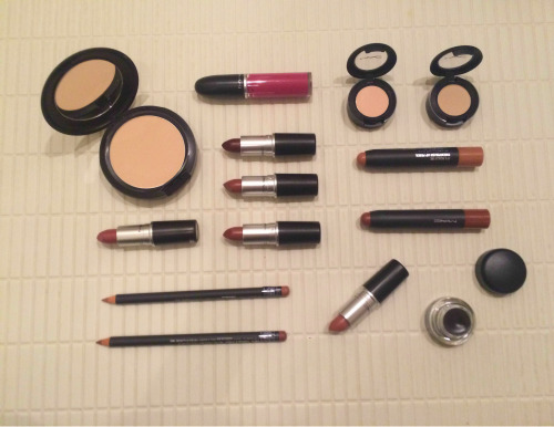 freewaylifter:withdrawal haul with @liftingthecity​Featured:MAC Studio Fix Powder Plus Foundation - 
