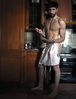 Bahamvt:  This Is How I Cook When My Parents Are Out Of Town. Problem?  Are You For