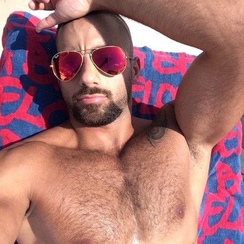 mrteenbear:  #RelaxingSunday😎 by moe_sb3 http://ift.tt/Uvzsbv  Um..hi! 