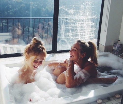 happilymarriedhavingfun:   Alli Michellel &amp; Alexis Ren  I love bubble baths…