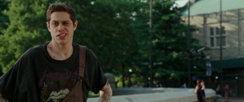 365filmsbyauroranocte:Pete Davidson in The King of Staten Island (Judd Apatow, 2020)