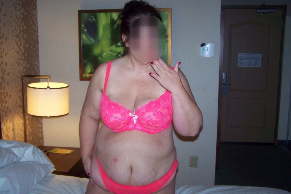 mybbwwifeshared:  Getting ready for a friend.