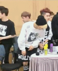 chocojonginlate:  HAHAHAHAHAHAHHAHAAHHHHAAHAHAHHAHAHA i laughed so hard he is like :