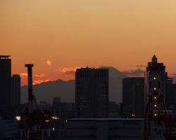 dreams-of-japan:  Mt Fuji - from Tokyo Daiba