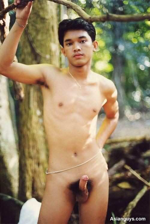 dickshorter:  Always enjoy a good looking short stiff Asian. Follow http://dickshorter.tumblr.com/