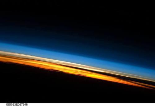 Here is a magnificent photo of the sun setting over the Indian Ocean taking from the vantage point o