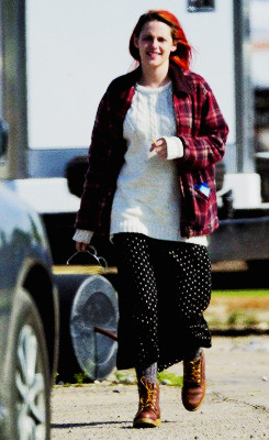  Kristen on set of Amrican Ultra earlier today with new hair color x 
