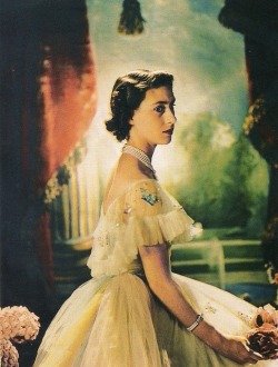 theniftyfifties:  Princess Margaret photographed by Cecil Beaton 