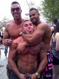 slavethompson:  big-strong-tough:  Cedric Doyon of Canada in a chokehold  Freemen Fun 