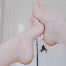 venusohara:  Good morning! #feet #arches