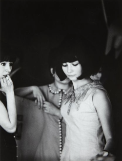 Kvetchlandia: Alfred Eisenstaedt     Three Young Women, Paris     1963