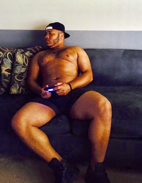 thickumsandthangs21:  Sexy Thick Gamer!  #BigBoy