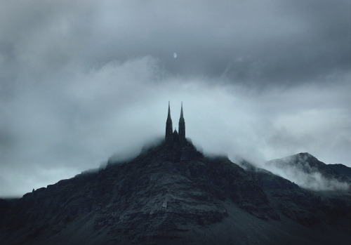 maenaart:  La Cathédrale de cendres..I just come back from a little trip to Clermont-Ferrand in Auvergne. This black Cathedral made of volcanic stones clearly stole my heart away. I had to pay it a tribute.  