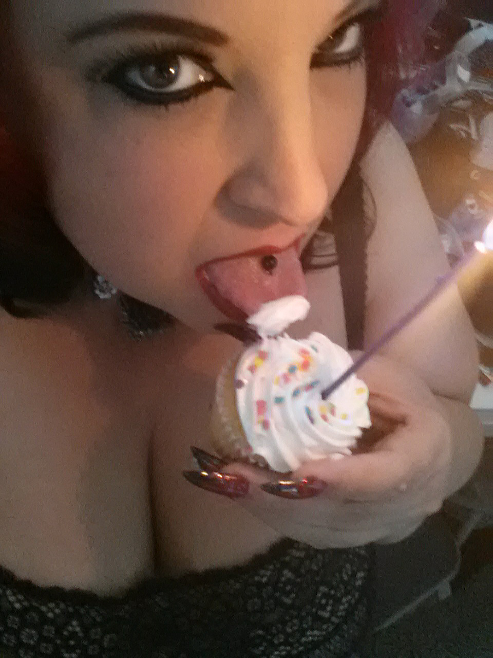 pixie-bitch75:  Had a great day of fun with heart shape balloons, cake &amp;