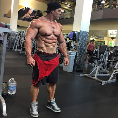 mikelovesmuscle-blog:Our boy Brad.  Wonder if he’d be so arrogant if sold into slavery and had to pull a heavy plow all day brad castleberry