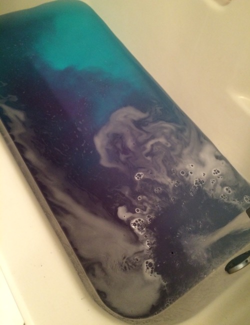 i3tyler: shenori: versaceacidtabs: bath art i thought that was a fucking iphone omg saME