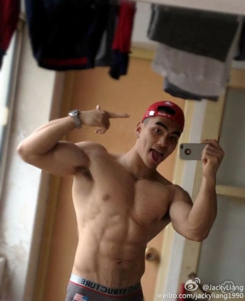 Porn Pics melaninmuscle: Jacky Liang and the selfie
