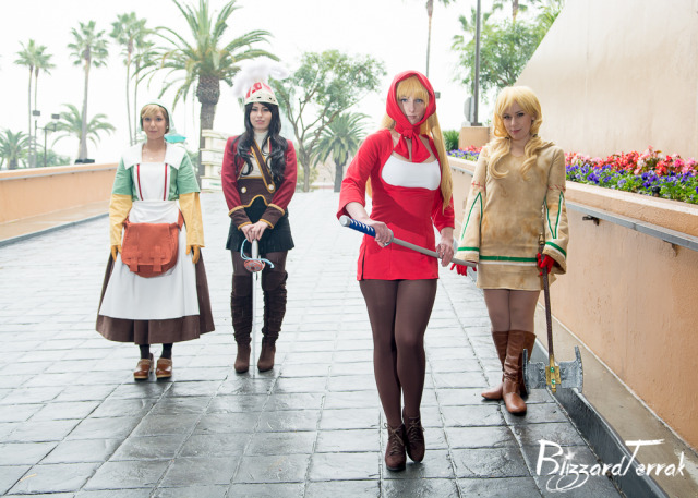 Final Fantasy Tactics cosplayers. Cannot tell you how nice the Ninja's tights look on her.