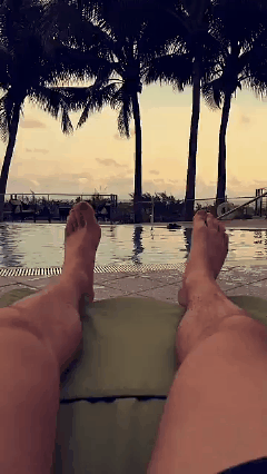 famous-male-feet:Shawn Mendes