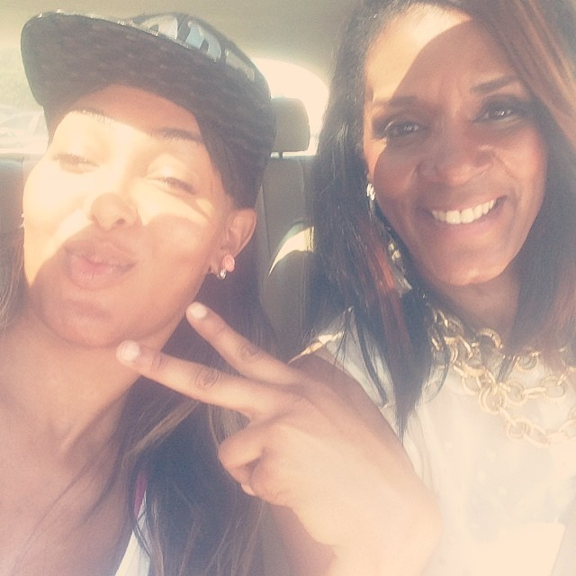 dynastylnoire:  thepoorgroomsbrideisawhire:  flyandfamousblackgirls:  Contrast can