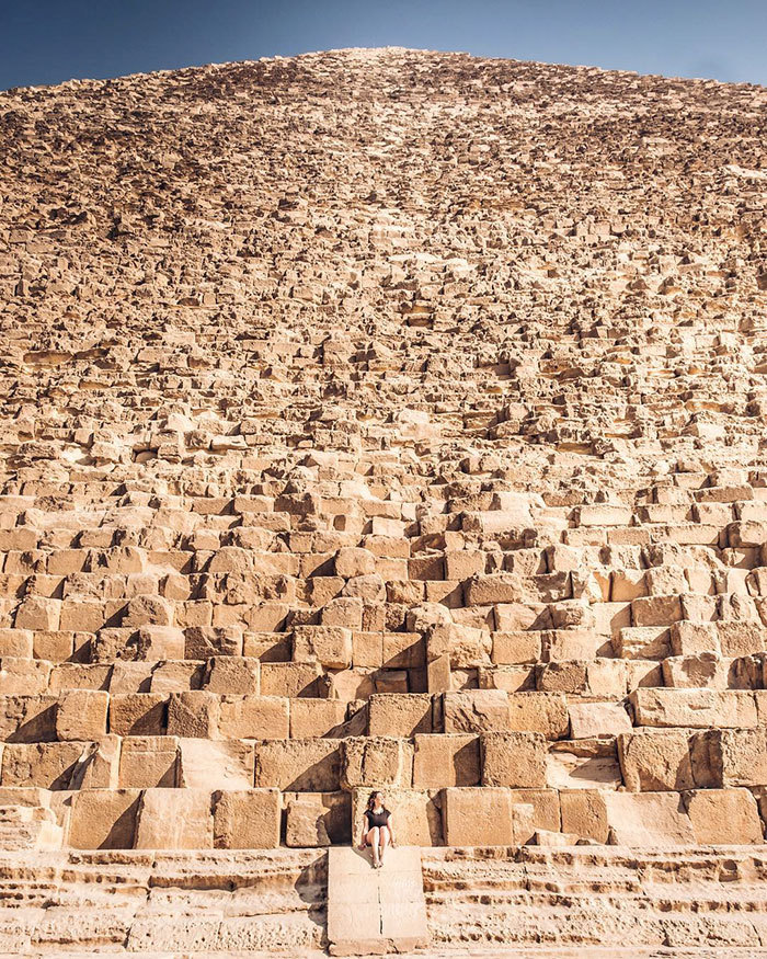 crazycolourcandy: sixpenceee:  The Great Pyramid Of Giza Compared To A Human   Been