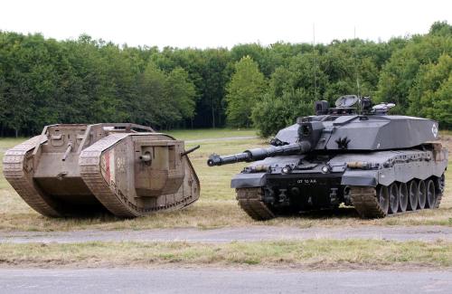 argumate: enrique262: The first (Mark IV) and last (Challenger II) British tanks. El primer (Mark IV