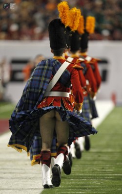 kilts-and-warriors:  revgmh:  Beware the breeze between the knees!  Whoops!