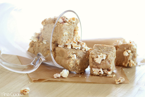 Beer and popcorn fudge recipe by 1 Fine Cookie. Topped with salty popcorn for the ultimate tailgatin