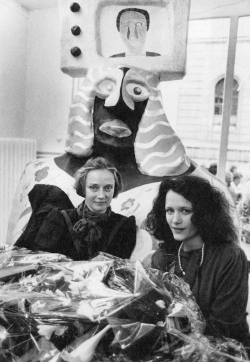 patrickhumphreys:Niki de Saint Phalle with her daughter, Laura Duke Condominas, photographed by