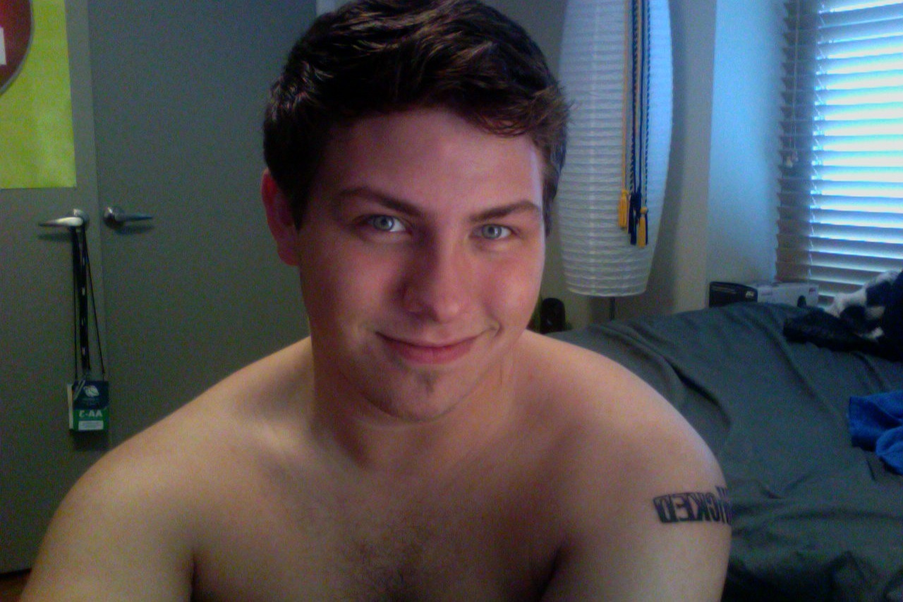 alexalmost:  imalsohereforthemen:  alexalmost submitted:  Enjoying a nice weekend