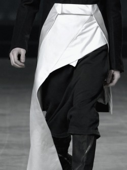 urtox:  details at rick owens a/w ‘11.