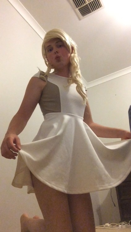 notmuchherefolks:White and gold dress. Very nice dress