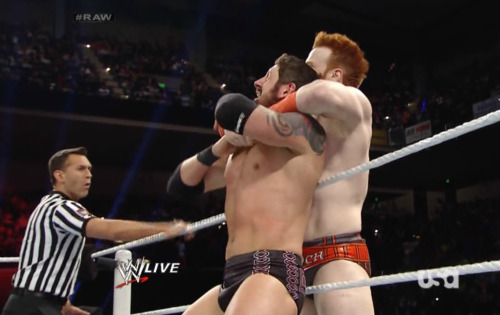 Hot screencaps from Sheamus vs. Bad News Barrett