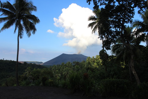 moniquebriarr:  Best view ever. If you ever go to Tanna (Vanuatu) - ask to go to the village with th