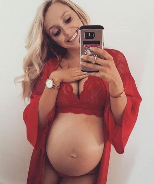 belllaprand: Dressed in red