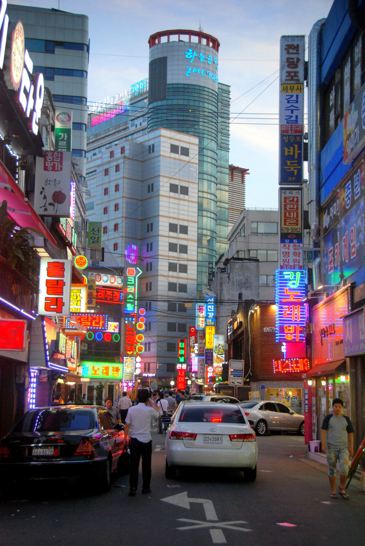 lovesouthkorea:  Yeongdeungpo, Seoul by Damon Tighe 