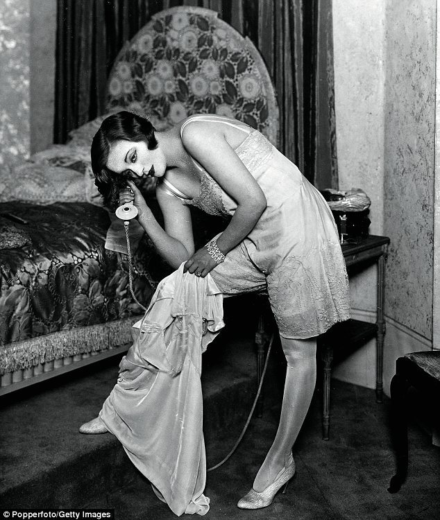 kittyinva:  Kittyinva: 1928 Tallulah Bankhead in “Her Cardboard Lover” on the