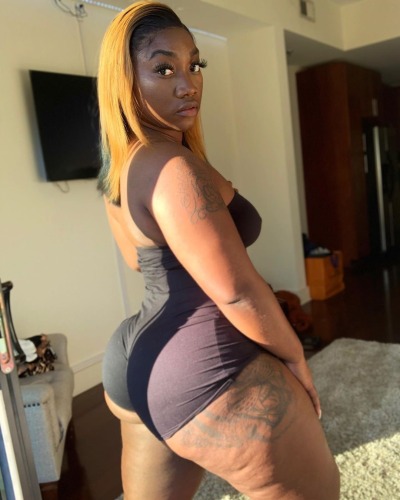 Porn thicksexyasswomen:cudamitbooty:@ regankay_llc_Ooowwwweee@thicksexyasswomen🍏 photos