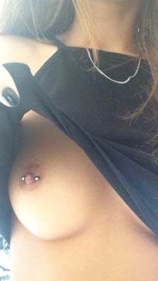 searchingforthewonderland:  Nipple Piercings are life 💜