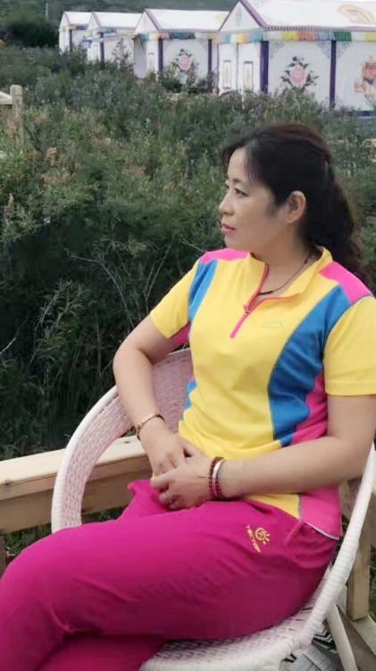 meet-you-around: zodiacice:一组老婆生活照，感谢大家的支持！喜欢的请转发保存，会在24小时后删除的。 转发露脸的骚妇 好贴，好贴！佳佳性感熟妇，好骚货！