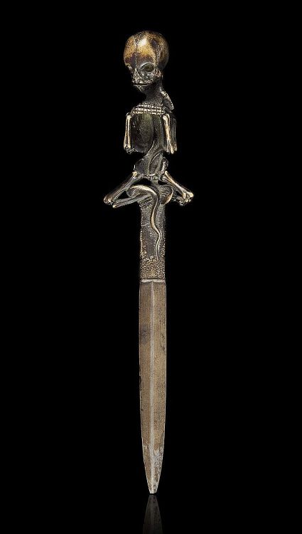 art-of-swords:Bronze DaggerDated: 19th centuryMedium: bronzeMeasurements: overall length 23 cmThe ha