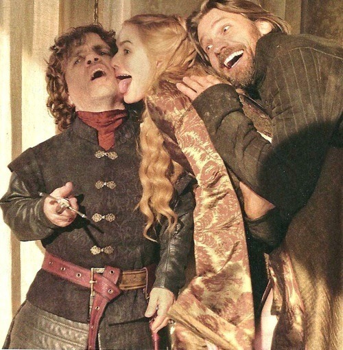 mainstreamrebel:  wheepingponds:  Haha, cuties!  One more.