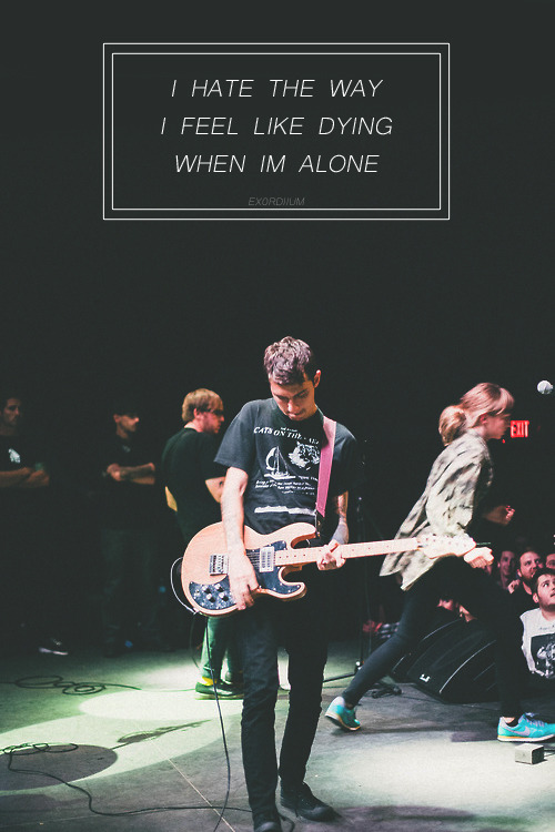 natureb0ner:  ex0rdiium:  Joyce Manor | Leather Jacket. [photo]   A wild trappedlikerats