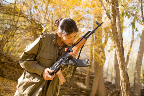 kchikurdi:  via shihofukada pkk guerrilla Saya Agiri, 22, from mewkê, rojhelat poses for 