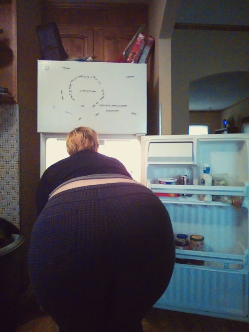 rollsofdestiny:  I love my fridge ❤🍕🍷🍝🍲 #NoMakeup #FreshlyShowered 